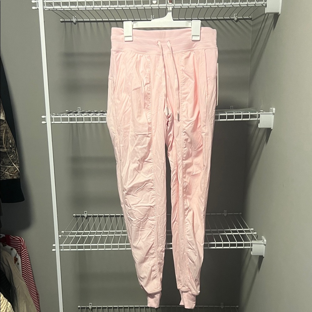 NWT 🍋 Lululemon Strawberry Milkshake Dance Studio Jogger - Size 4